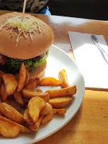 Weiss-Blau Burger Mit Potatoe Wedges